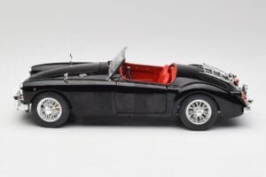 MGA English Roadster Svart Revell 1:18 84559091 Metall — bild 4 av 8