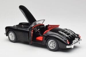 MGA English Roadster Svart Revell 1:18 84559091 Metall — bild 5 av 8