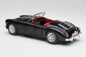 MGA English Roadster Svart Revell 1:18 84559091 Metall — bild 7 av 8