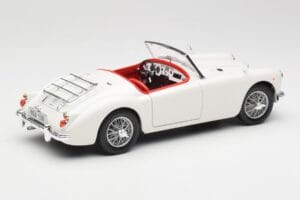 MGA Roadster Old English White Revell 1:18 08455 Metall — bild 3 av 8