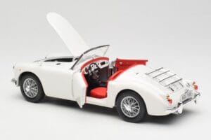 MGA Roadster Old English White Revell 1:18 08455 Metall — bild 5 av 8