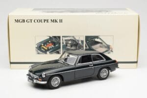 MGB GT Mk2 Coupe Racing Grön AUTOart 1:18 76602 Metall — bild 8 av 8