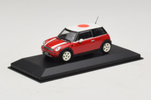 Mini Cooper Röd Med Japansk Flagga Minichamps 1:43 80420309024-R1 Metall — bild 2 av 5