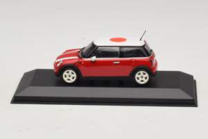 Mini Cooper Röd Med Japansk Flagga Minichamps 1:43 80420309024-R1 Metall