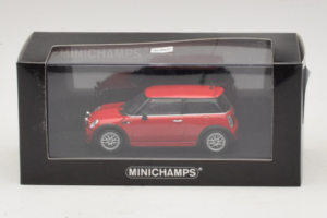 Mini Cooper One R50 Aero Röd Minichamps 1:43 431138272 Metall — bild 4 av 4