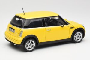 Mini Cooper One R50 Aerodynamikpaket Gul Kyosho 1:18 80430148553 Metall — bild 3 av 8