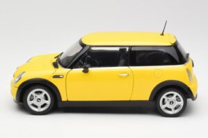 Mini Cooper One R50 Aerodynamikpaket Gul Kyosho 1:18 80430148553 Metall — bild 4 av 8
