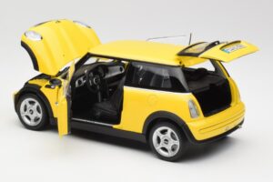 Mini Cooper One R50 Aerodynamikpaket Gul Kyosho 1:18 80430148553 Metall — bild 5 av 8