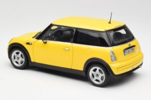 Mini Cooper One R50 Aerodynamikpaket Gul Kyosho 1:18 80430148553 Metall — bild 7 av 8