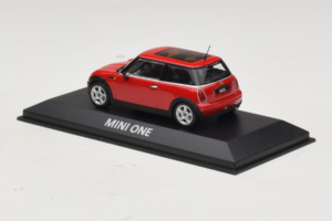 Mini Cooper Röd Minichamps 1:43 MINI010 Metall — bild 3 av 4
