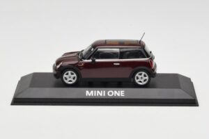 Mini One R50 Mörkröd Med Svart Tak Minichamps 1:43 MINI008 Metall