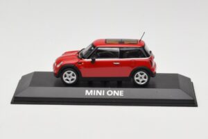 Mini One R50 Röd Med Rött Tak Minichamps 1:43 MINI001 Metall