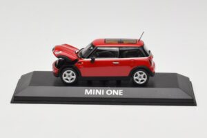 Mini One R50 Röd Med Rött Tak Minichamps 1:43 MINI001 Metall — bild 5 av 5
