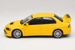 Mitsubishi Lancer Evolution IX GSR Gul AUTOart 1:18 77192 Metall — bild 4 av 8