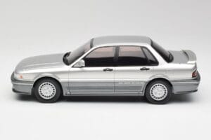 Mitsubishi Galant VR-4 Silver IXO 1:18 18CMC191 Metall — bild 3 av 6