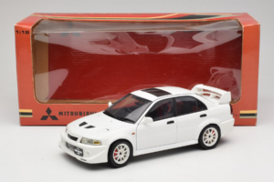Mitsubishi Lancer Evo VI Tommi Makinen Edition Vit AUTOart 1:18 77157 Metall — bild 8 av 8