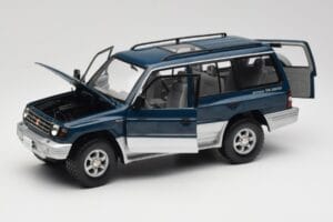 Mitsubishi Pajero V20 LWB Blå & Silver Sun Star 1:18 1212 Metall — bild 2 av 8