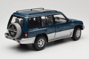 Mitsubishi Pajero V20 LWB Blå & Silver Sun Star 1:18 1212 Metall — bild 3 av 8