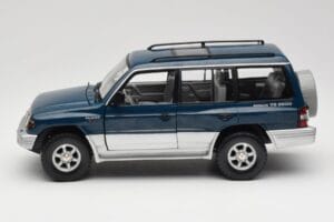 Mitsubishi Pajero V20 LWB Blå & Silver Sun Star 1:18 1212 Metall — bild 4 av 8