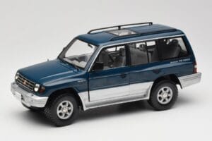 Mitsubishi Pajero V20 LWB Blå & Silver Sun Star 1:18 1212 Metall