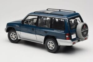 Mitsubishi Pajero V20 LWB Blå & Silver Sun Star 1:18 1212 Metall — bild 7 av 8