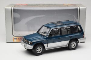 Mitsubishi Pajero V20 LWB Blå & Silver Sun Star 1:18 1212 Metall — bild 8 av 8