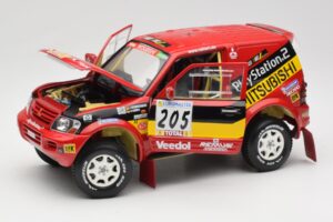 Mitsubishi Pajero Rallye Raid #205 Paris-Dakar Rally 2001 Solido 1:18 9022 Metall — bild 2 av 8