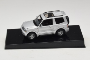 Mitsubishi Pajero SWB Silver AUTOart 1:43 57113 Metall