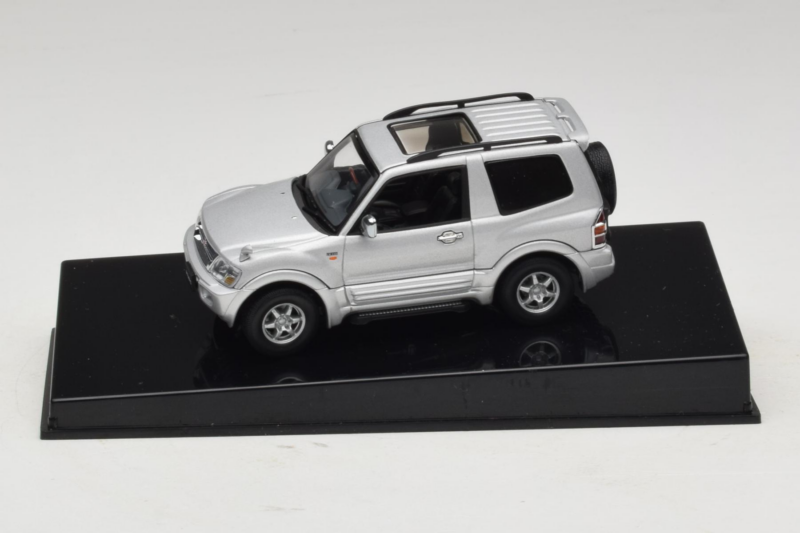 Mitsubishi Pajero SWB Silver AUTOart 1:43 57113 Metall