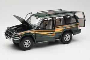 Mitsubishi Pajero V20 LWB Grön Sun Star 1:18 1225 Metall — bild 2 av 8
