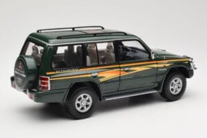Mitsubishi Pajero V20 LWB Grön Sun Star 1:18 1225 Metall — bild 3 av 8