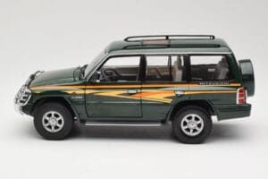 Mitsubishi Pajero V20 LWB Grön Sun Star 1:18 1225 Metall — bild 4 av 8