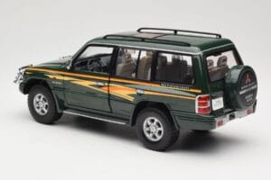 Mitsubishi Pajero V20 LWB Grön Sun Star 1:18 1225 Metall — bild 7 av 8
