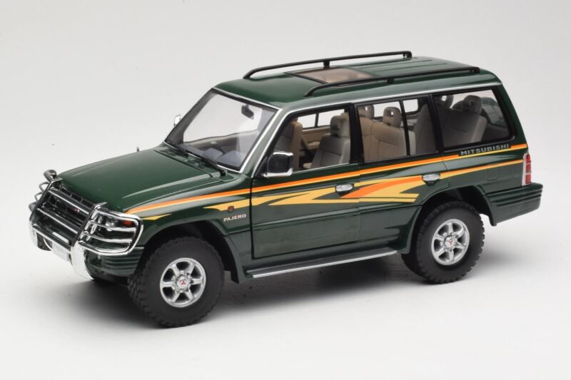 Mitsubishi Pajero V20 LWB Grön Sun Star 1:18 1225 Metall