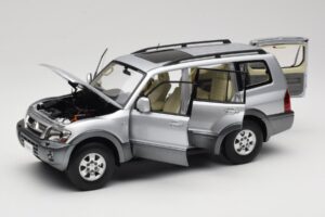 Mitsubishi Pajero V73 Blå YC Model 1:18 241218040102010209 Metall — bild 2 av 8