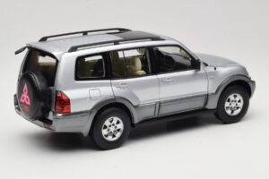 Mitsubishi Pajero V73 Blå YC Model 1:18 241218040102010209 Metall — bild 3 av 8