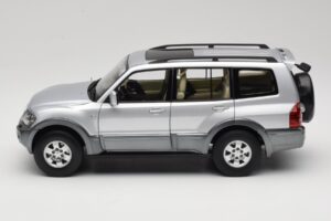 Mitsubishi Pajero V73 Blå YC Model 1:18 241218040102010209 Metall — bild 4 av 8