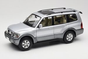 Mitsubishi Pajero V73 Blå YC Model 1:18 241218040102010209 Metall