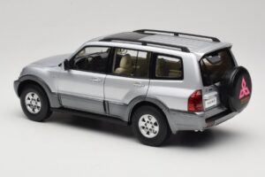 Mitsubishi Pajero V73 Blå YC Model 1:18 241218040102010209 Metall — bild 7 av 8