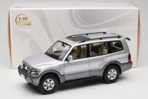 Mitsubishi Pajero V73 Blå YC Model 1:18 241218040102010209 Metall — bild 8 av 8