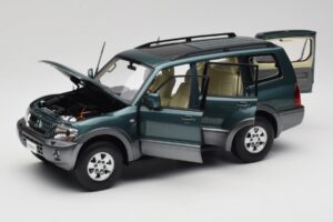 Mitsubishi Pajero V73 Grön YC Model 1:18 241218040101010215 Metall — bild 2 av 8