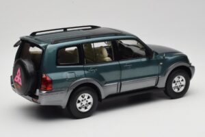 Mitsubishi Pajero V73 Grön YC Model 1:18 241218040101010215 Metall — bild 3 av 8