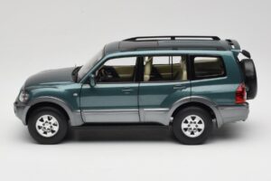 Mitsubishi Pajero V73 Grön YC Model 1:18 241218040101010215 Metall — bild 4 av 8