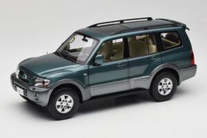 Mitsubishi Pajero V73 Grön YC Model 1:18 241218040101010215 Metall