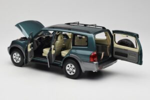 Mitsubishi Pajero V73 Grön YC Model 1:18 241218040101010215 Metall — bild 5 av 8
