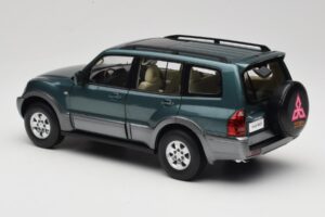 Mitsubishi Pajero V73 Grön YC Model 1:18 241218040101010215 Metall — bild 7 av 8