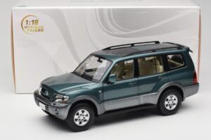 Mitsubishi Pajero V73 Grön YC Model 1:18 241218040101010215 Metall — bild 8 av 8