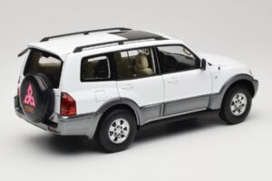 Mitsubishi Pajero V73 Vit YC Model 1:18 241218040103010206 Metall — bild 3 av 8
