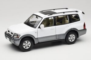Mitsubishi Pajero V73 Vit YC Model 1:18 241218040103010206 Metall