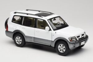 Mitsubishi Pajero V73 Vit YC Model 1:18 241218040103010206 Metall — bild 6 av 8